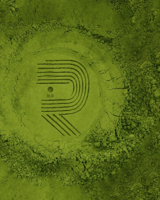 La Ligne Rouge, logo dans le matcha
